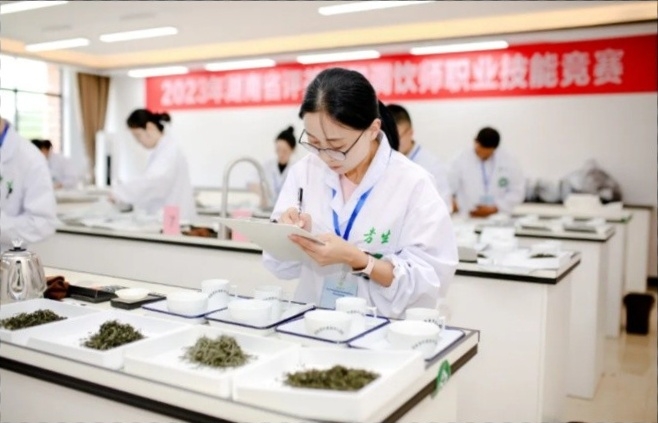 時(shí)光長廊?勞動者風(fēng)采 | 謝嬌枚：科班出身深耕茶園，以“技”賦能產(chǎn)業(yè)發(fā)展
